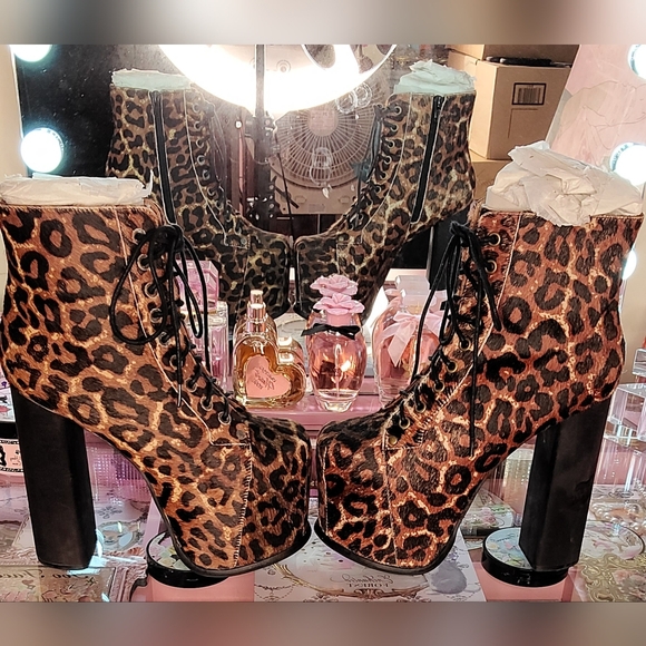 JEFFREE CHAMBELL BIG LITA F  LEOPARD PLATFORMS LEFT SHOE HAS 'RUST IN LACE HOLES - Picture 3 of 8